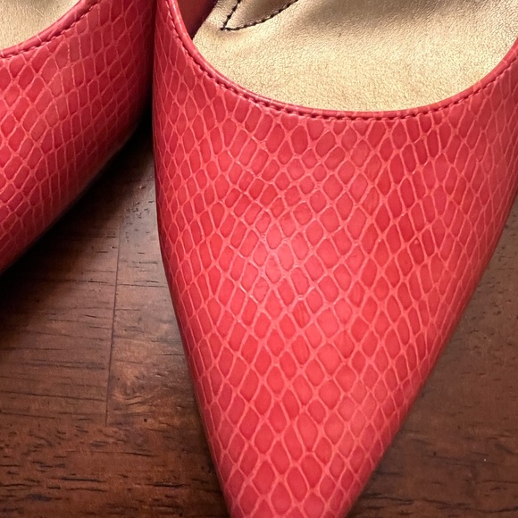 EUC Coral comfort plus pointy toe heels (size 10) by Predictions - Picture 2 of 5